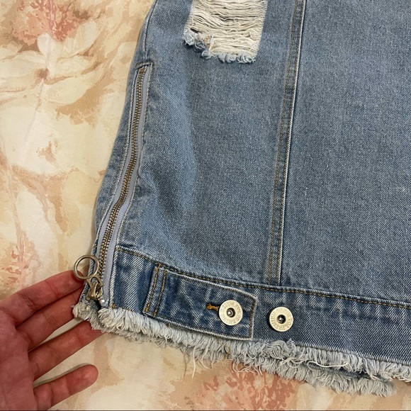 Pol distressed embroidery Jean vest - Picture 9 of 10